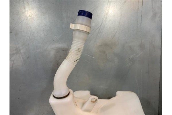 Recambio de deposito limpiaparabrisas para iveco daily chasis 2.3 referencia OEM IAM 5801566048  