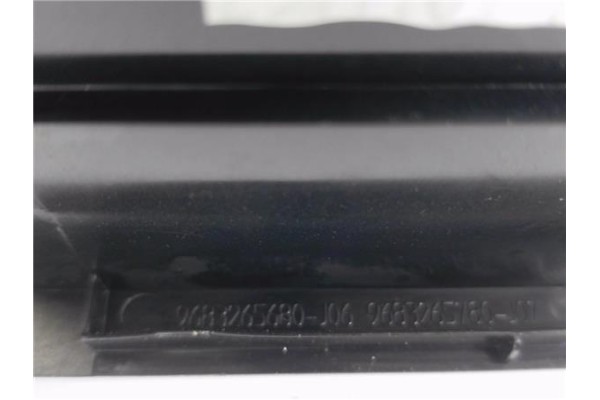 Recambio de rejilla entrada de aire para citroen c4 picasso 1.6 hdi referencia OEM IAM 9683265680  