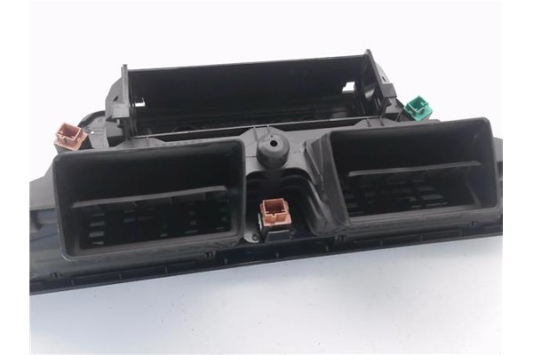 Recambio de rejilla entrada de aire para citroen c4 picasso 1.6 hdi referencia OEM IAM 9683265680  