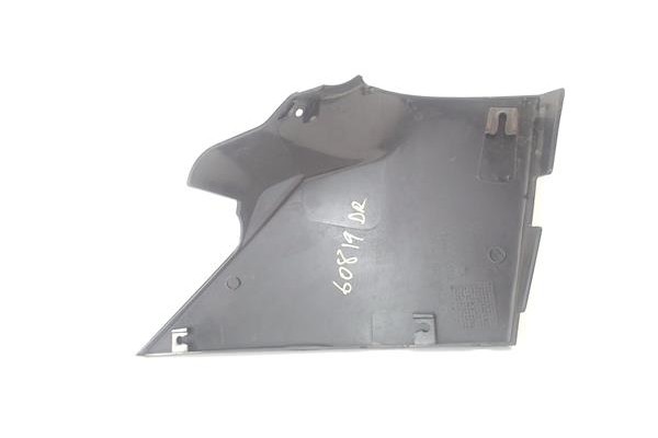 Recambio de moldura aleta delantero derecha para iveco daily chasis 2.3 referencia OEM IAM EZ5802032594 KZ5802032583 