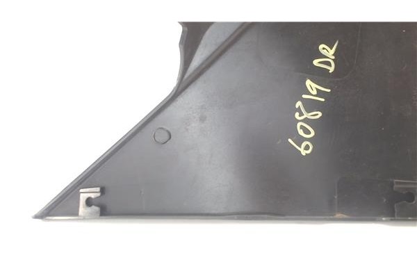 Recambio de moldura aleta delantero derecha para iveco daily chasis 2.3 referencia OEM IAM EZ5802032594 KZ5802032583 