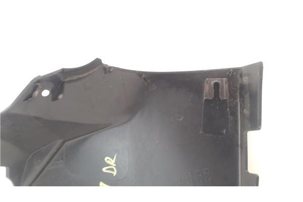 Recambio de moldura aleta delantero derecha para iveco daily chasis 2.3 referencia OEM IAM EZ5802032594 KZ5802032583 