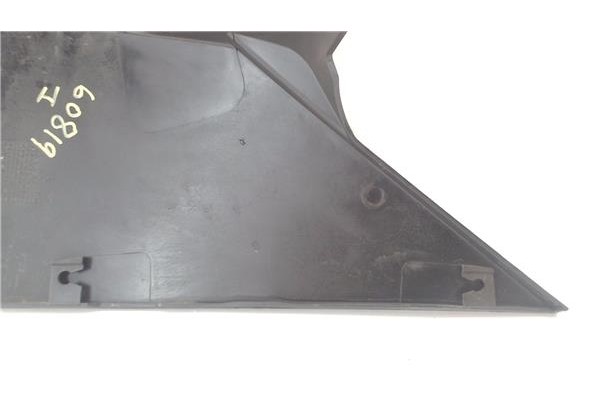 Recambio de moldura aleta delantero izquierda para iveco daily chasis 2.3 referencia OEM IAM EZ5802032596 KZ5802032584 