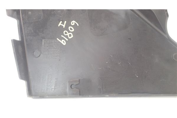 Recambio de moldura aleta delantero izquierda para iveco daily chasis 2.3 referencia OEM IAM EZ5802032596 KZ5802032584 