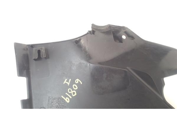 Recambio de moldura aleta delantero izquierda para iveco daily chasis 2.3 referencia OEM IAM EZ5802032596 KZ5802032584 
