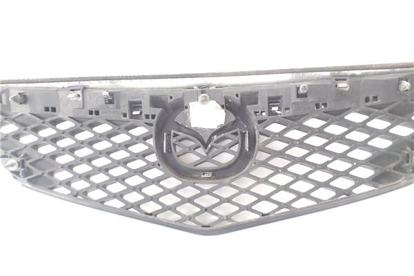 Recambio de rejilla capo para mazda 2 (b2w) 1.4 referencia OEM IAM 3M718200  