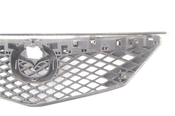 Recambio de rejilla capo para mazda 2 (b2w) 1.4 referencia OEM IAM 3M718200  