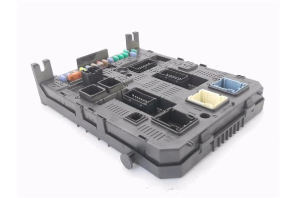 Recambio de caja fusibles/rele para citroen c4 picasso 1.6 hdi referencia OEM IAM 281197595  