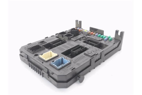 Recambio de caja fusibles/rele para citroen c4 picasso 1.6 hdi referencia OEM IAM 281197595  