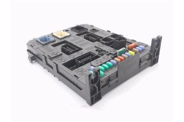 Recambio de caja fusibles/rele para citroen c4 picasso 1.6 hdi referencia OEM IAM 281197595  