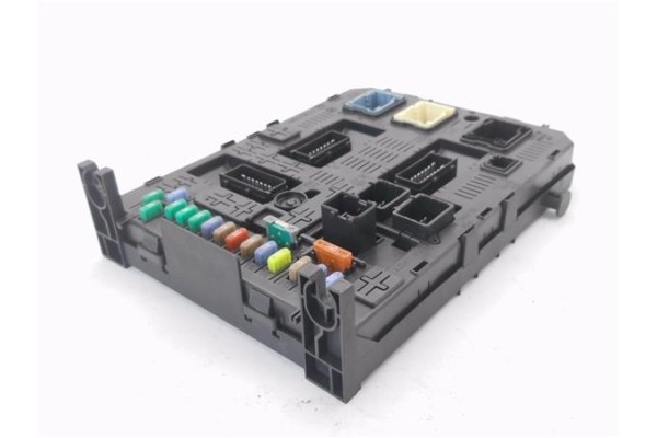 Recambio de caja fusibles/rele para citroen c4 picasso 1.6 hdi referencia OEM IAM 281197595  