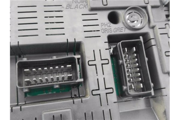 Recambio de caja fusibles/rele para citroen c4 picasso 1.6 hdi referencia OEM IAM 281197595  