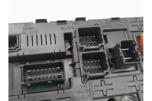Recambio de caja fusibles/rele para citroen c4 picasso 1.6 hdi referencia OEM IAM 281197595  