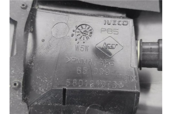 Recambio de luz delantero derecha techo para iveco daily chasis 2.3 referencia OEM IAM 5801610735  