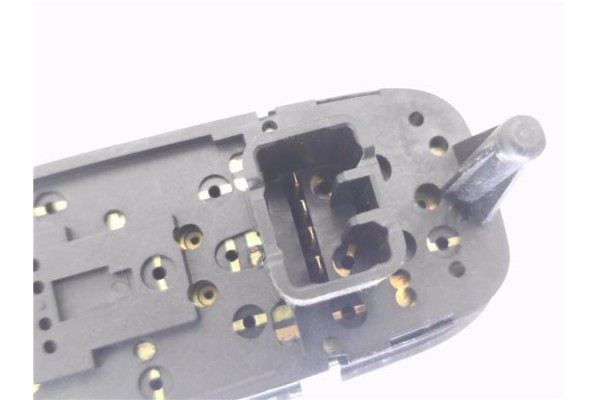 Recambio de mando elevalunas delantero derecho para volvo v70 familiar 2.5 referencia OEM IAM 8637142  