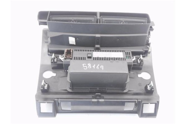 Recambio de rejilla entrada de aire para citroen c4 berlina 1.4 16v referencia OEM IAM 9649599477  