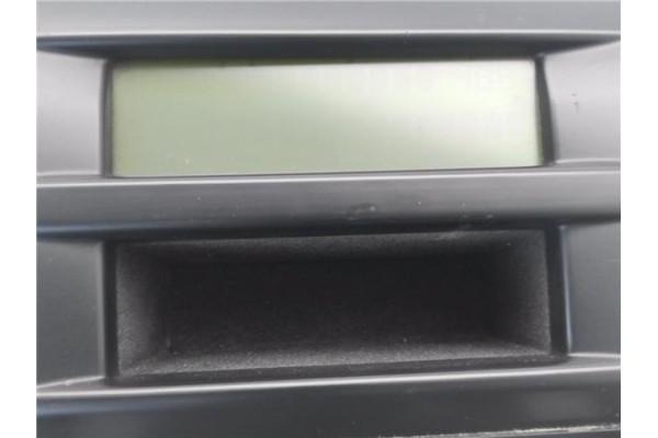 Recambio de rejilla entrada de aire para citroen c4 berlina 1.4 16v referencia OEM IAM 9649599477  