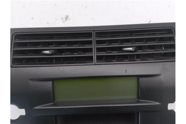 Recambio de rejilla entrada de aire para citroen c4 berlina 1.4 16v referencia OEM IAM 9649599477  