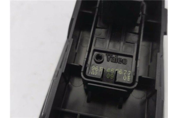 Recambio de mando elevalunas delantero derecho para citroen c4 berlina 1.4 16v referencia OEM IAM 9651468677  