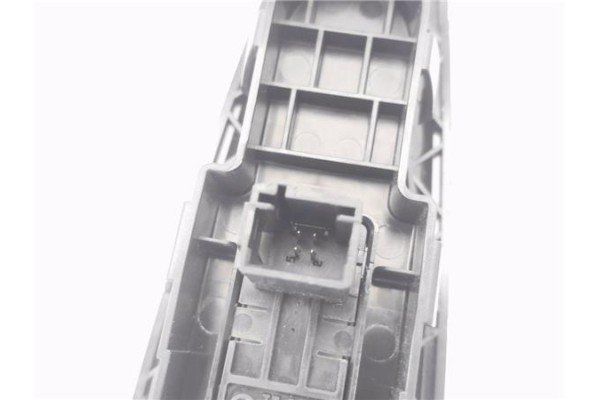 Recambio de mando elevalunas delantero derecho para citroen c4 berlina 1.4 16v referencia OEM IAM 9651468677  