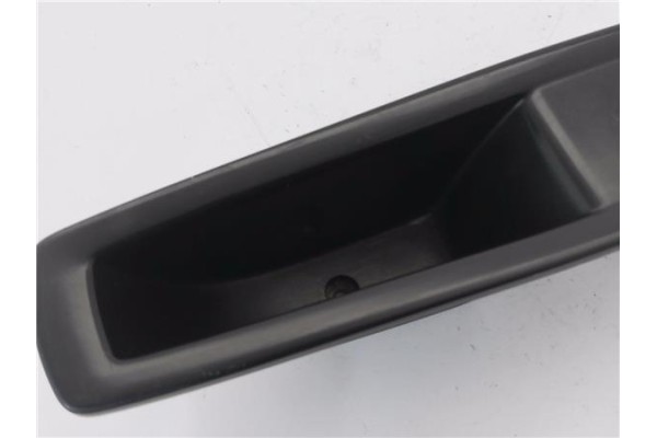 Recambio de mando elevalunas delantero derecho para citroen c4 berlina 1.4 16v referencia OEM IAM 9651468677  