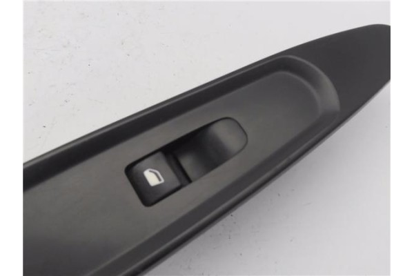 Recambio de mando elevalunas delantero derecho para citroen c4 berlina 1.4 16v referencia OEM IAM 9651468677  