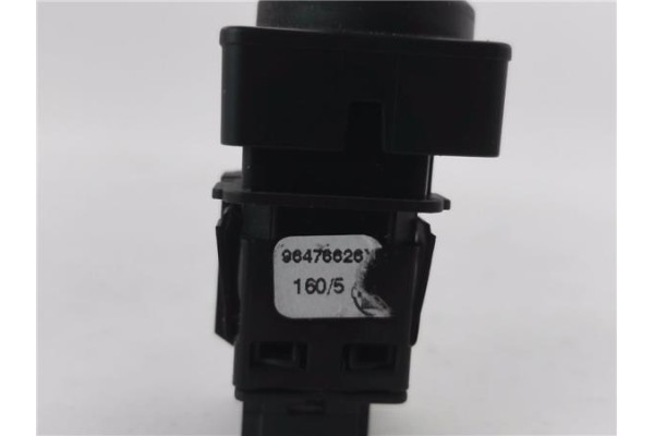 Recambio de boton cierre centralizado para citroen c4 berlina 1.4 16v referencia OEM IAM 96476626  