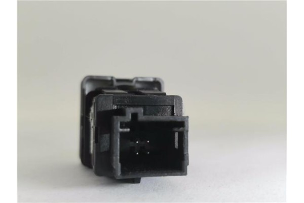 Recambio de boton cierre centralizado para citroen c4 berlina 1.4 16v referencia OEM IAM 96476626  