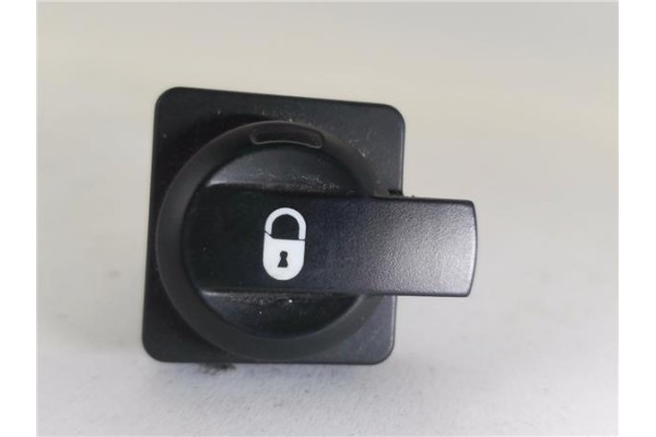 Recambio de boton cierre centralizado para citroen c4 berlina 1.4 16v referencia OEM IAM 96476626  