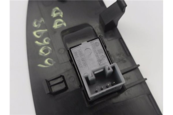 Recambio de mando elevalunas delantero derecho para seat leon (1p1) 1.9 tdi referencia OEM IAM 1P1867172 156023101 