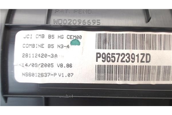 Recambio de display para citroen c4 berlina 1.4 16v referencia OEM IAM 281124203A P96572391ZD 