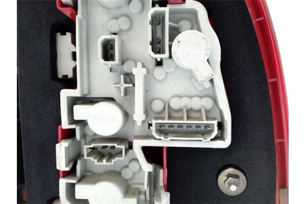 Recambio de piloto trasero izquierdo para volkswagen passat berlina (3b3) referencia OEM IAM   