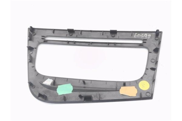 Recambio de embellecedor consola central para seat leon (1p1) 1.9 tdi referencia OEM IAM 1P1858063C  
