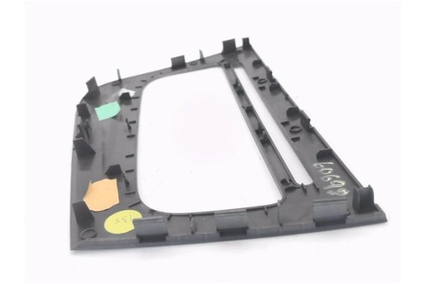 Recambio de embellecedor consola central para seat leon (1p1) 1.9 tdi referencia OEM IAM 1P1858063C  
