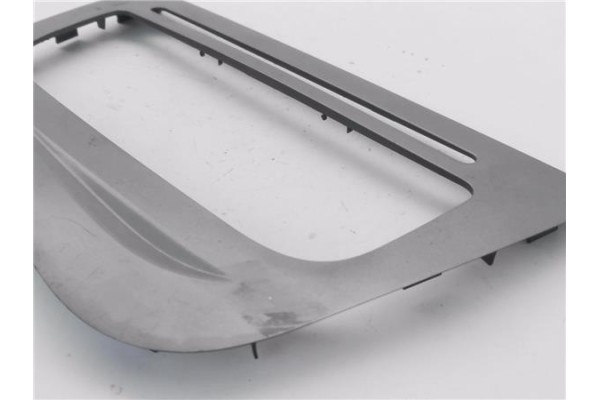 Recambio de embellecedor consola central para seat leon (1p1) 1.9 tdi referencia OEM IAM 1P1858063C  