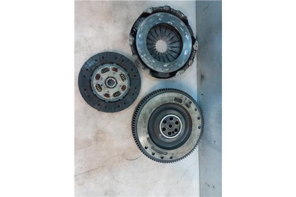 Recambio de kit embrague completo para nissan trade furgón 3.0 tdic referencia OEM IAM 300019C528  