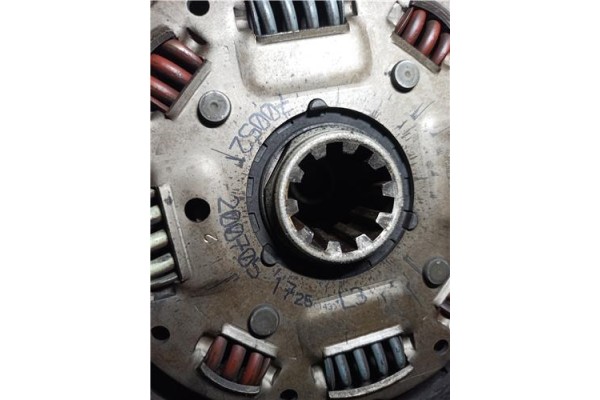 Recambio de kit embrague completo para nissan trade furgón 3.0 tdic referencia OEM IAM 300019C528  