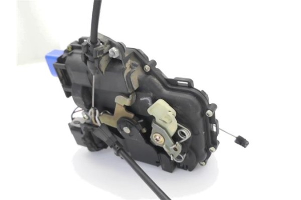 Recambio de cierre electromagnetico delantero derecho para volkswagen polo iv (9n1) 1.2 12v referencia OEM IAM 3B1837016CB  