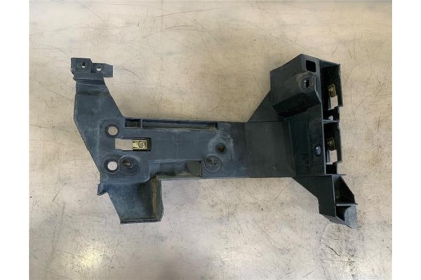 Recambio de soporte derecho paragolpes trasero para opel movano furgón/combi 2.5 combi corto l1h1 2.8t referencia OEM IAM 916166