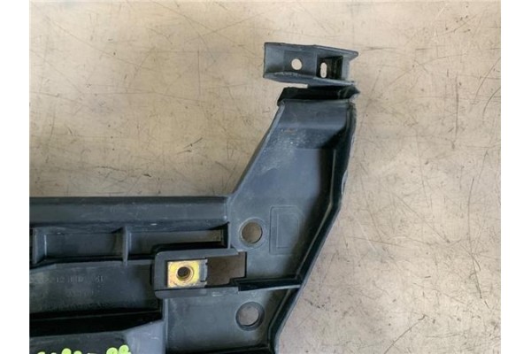 Recambio de soporte derecho paragolpes trasero para opel movano furgón/combi 2.5 combi corto l1h1 2.8t referencia OEM IAM 916166