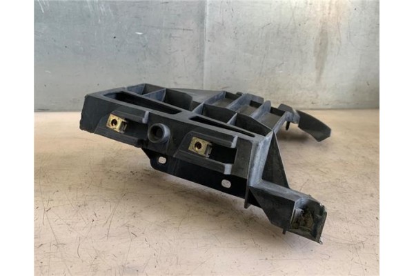 Recambio de soporte derecho paragolpes trasero para opel movano furgón/combi 2.5 combi corto l1h1 2.8t referencia OEM IAM 916166