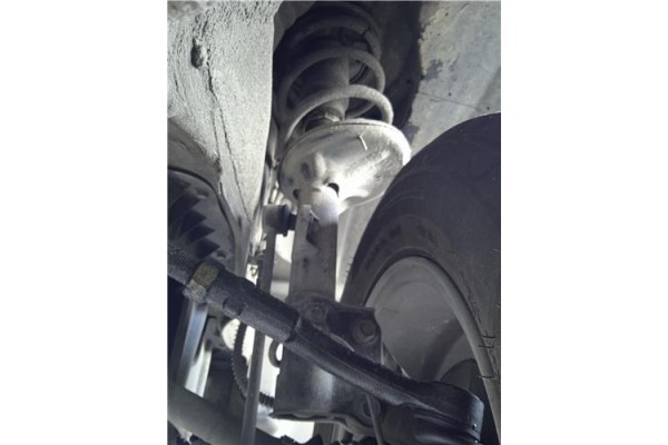 Recambio de amortiguador delantero derecho para hyundai tucson (jm) 2.0 crdi referencia OEM IAM 546612E500  