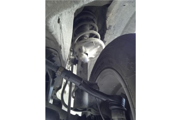 Recambio de amortiguador delantero derecho para hyundai tucson (jm) 2.0 crdi referencia OEM IAM 546612E500  