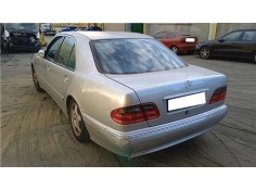 mercedes-benz clase e (bm 210) berlina del año 2001