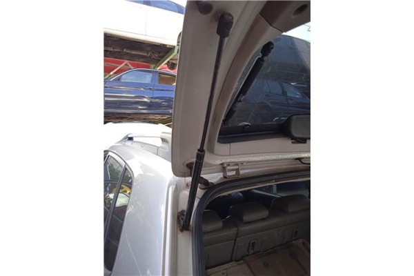 Recambio de amortiguador porton para hyundai tucson (jm) 2.0 crdi referencia OEM IAM 817712  