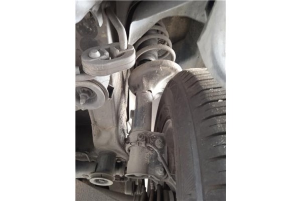 Recambio de amortiguador trasero derecho para hyundai tucson (jm) 2.0 crdi referencia OEM IAM 553612E501  