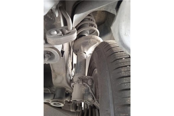 Recambio de amortiguador trasero derecho para hyundai tucson (jm) 2.0 crdi referencia OEM IAM 553612E501  