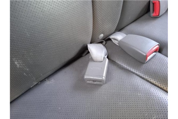 Recambio de anclaje cinturon trasero derecho para hyundai tucson (jm) 2.0 crdi referencia OEM IAM 898402E100U7  