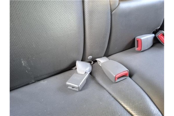 Recambio de anclaje cinturon trasero derecho para hyundai tucson (jm) 2.0 crdi referencia OEM IAM 898402E100U7  