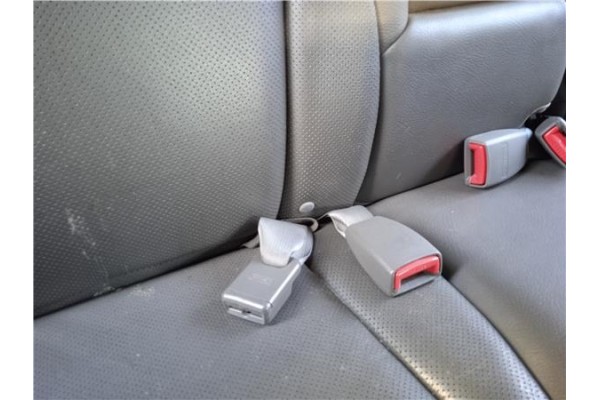 Recambio de anclaje cinturon trasero derecho para hyundai tucson (jm) 2.0 crdi referencia OEM IAM 898402E100U7  